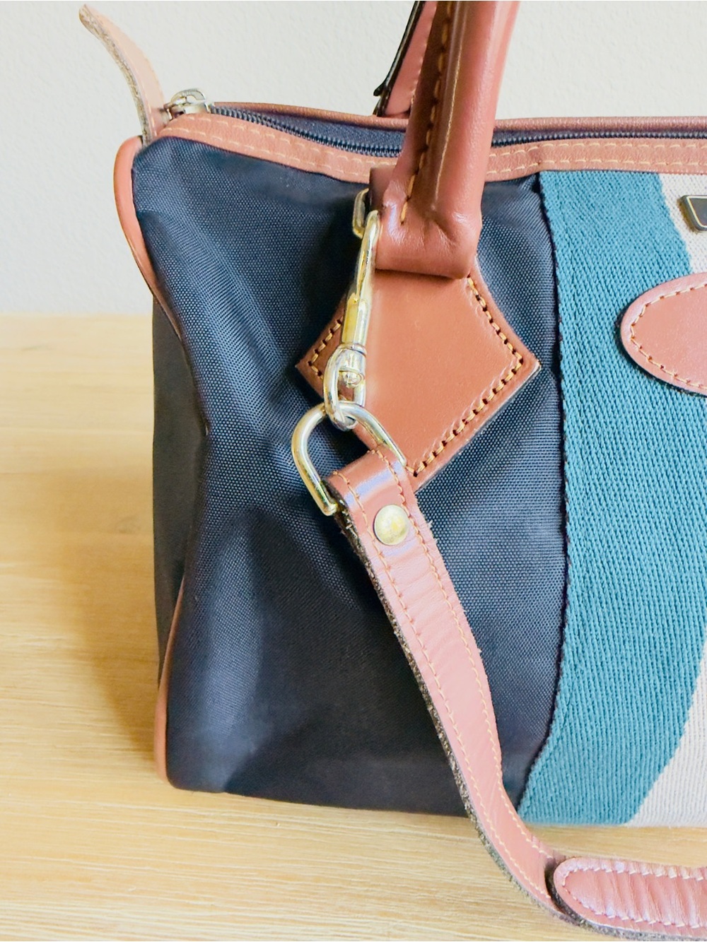 Vintage Lark Travel Purse Carry On Bag Leather Double Handles Shoulder Strap - Picture 2 of 16